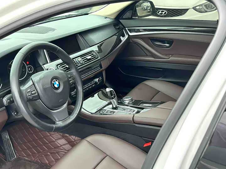 BMW 5 Series 525Li — фото 8