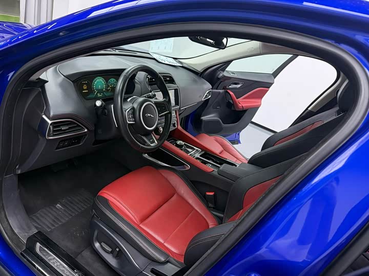 Jaguar F-PACE 2018 2.0 T 4 WDR-Sport — фото 7