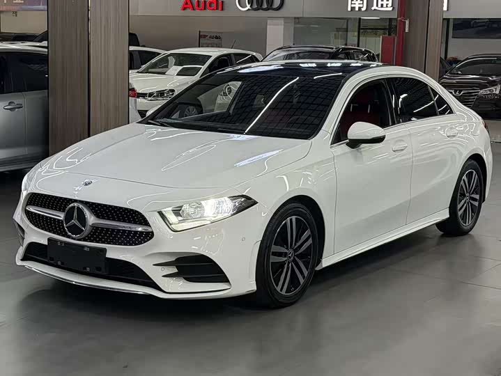 Mercedes-Benz A-Class 2019 A 180 L — фото 2
