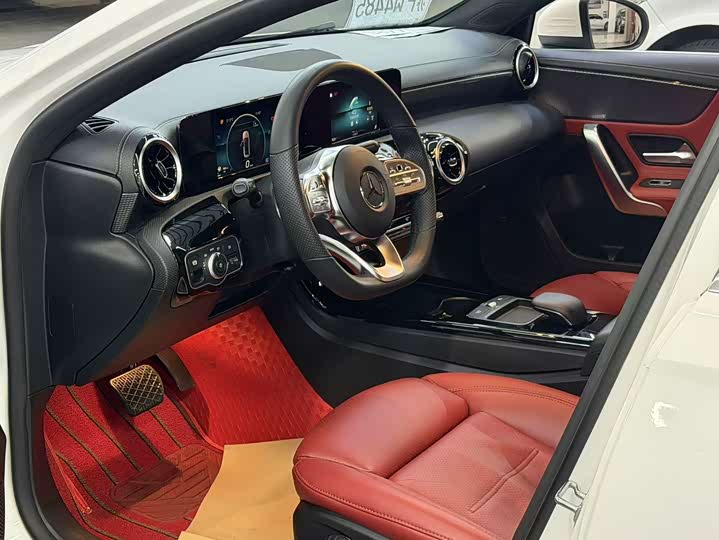 Mercedes-Benz A-Class 2019 A 180 L — фото 7