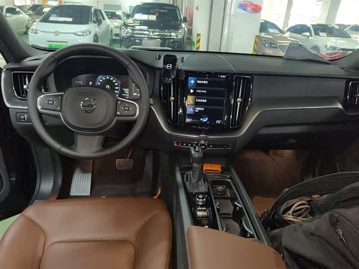 Volvo XC60 2021 T 5 4 WD — фото 6