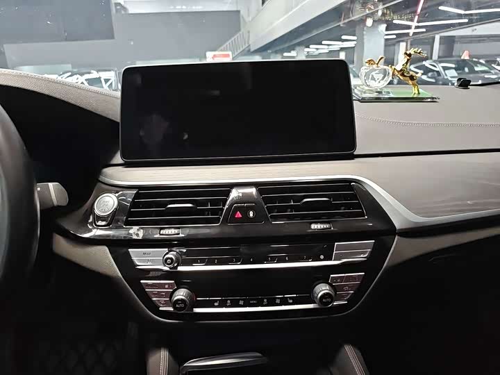 BMW 5 Series — фото 11