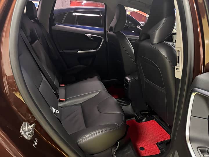 Volvo XC60 2015 T 5 — фото 10
