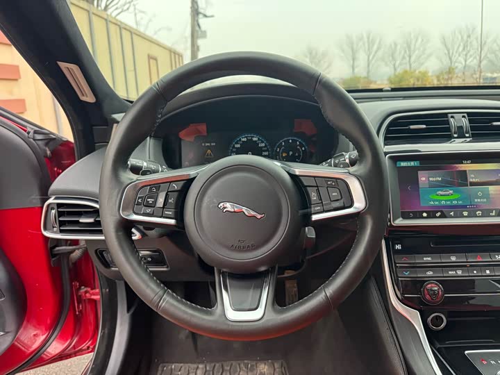Jaguar XEL 2018 2.0 T 200 PS — фото 10