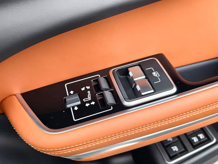Jaguar XFL 2024 2.0 T P 300 4 WD — фото 21