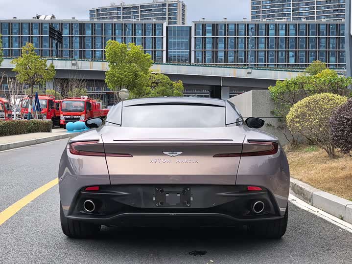 Aston Martin DB11 2022 4.0 T V 8 Coupe — фото 8