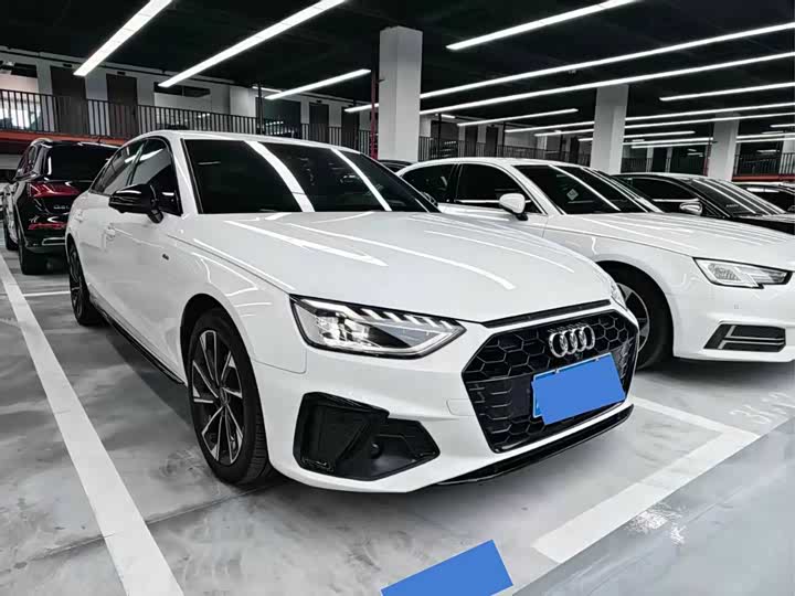 Audi A4L 40 TFSI люкс-динамик — фото 3