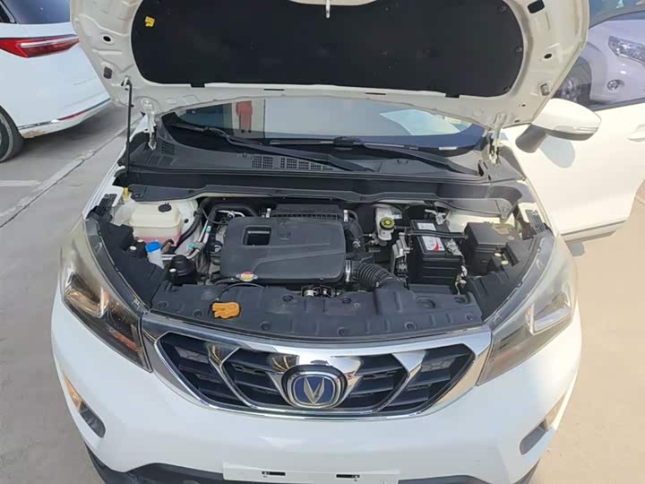 Changan CS15 2016 1.5 L MT — фото 20