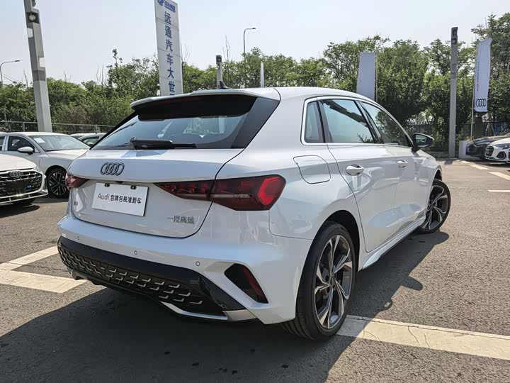 Audi A3 2025 Sportback 35 TFSI — фото 12