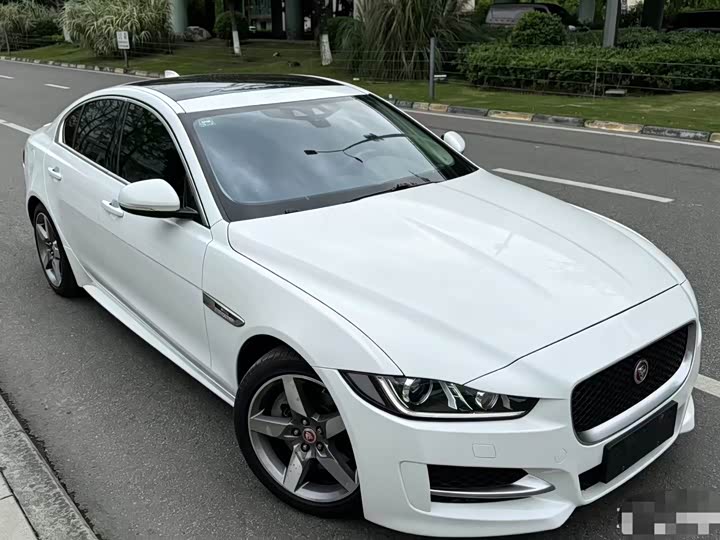 Jaguar XE 2015 2.0 T 200 PS R-Sport — фото 3