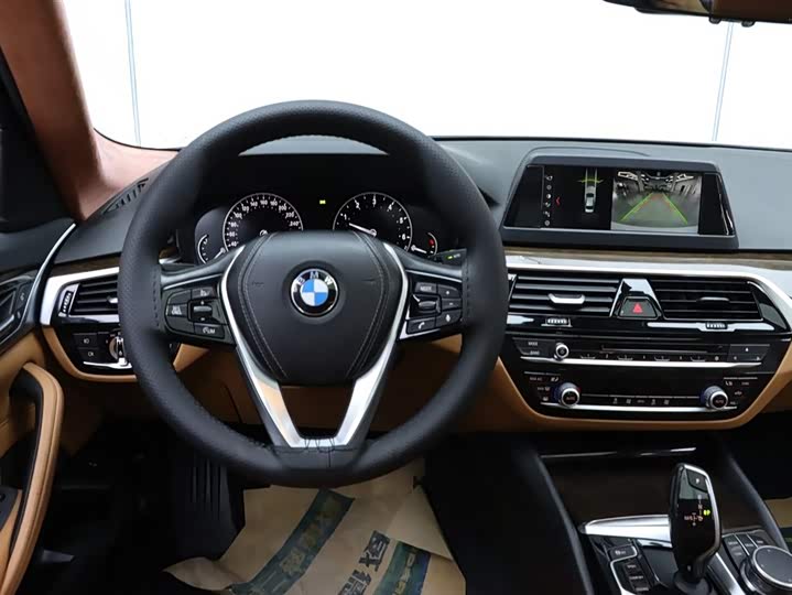 BMW 5-Series 2018 528 Li — фото 28