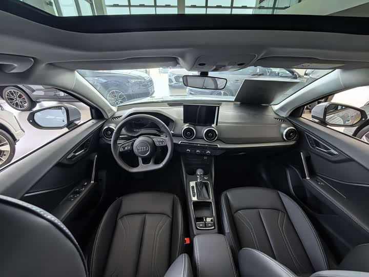 Audi Q2L 2025 35 TFSI — фото 12