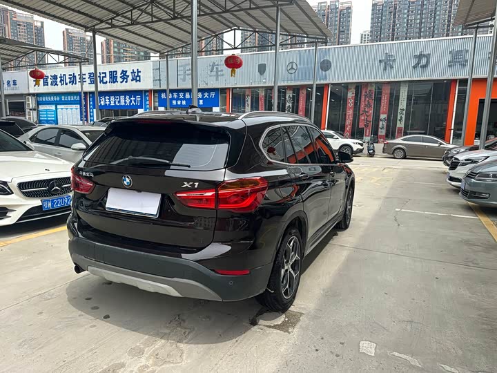 BMW X1 2016 s Drive 18 Li Luxury — фото 4