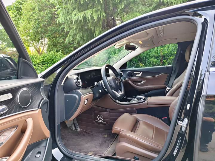 Mercedes-Benz E-Class 2018 E 200 L Sport — фото 5