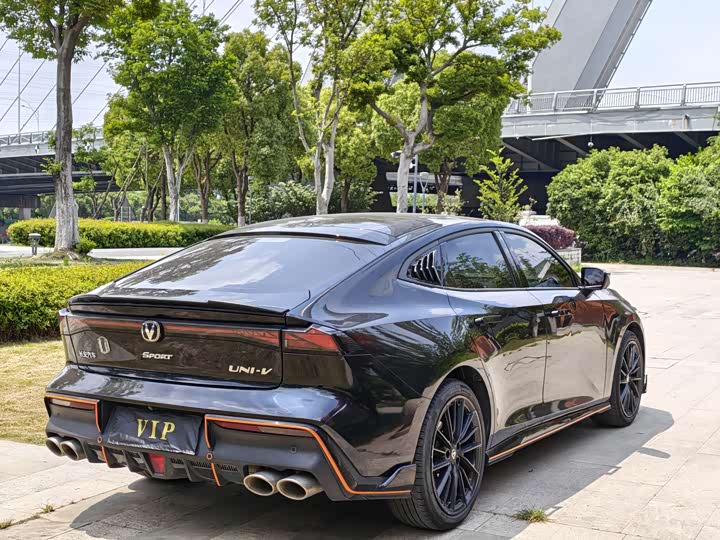 Changan UNI-V 2023 1.5 T — фото 4