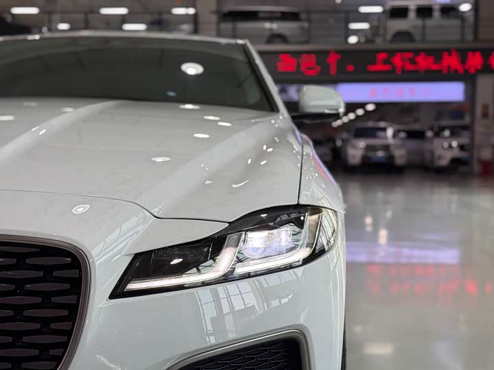 Jaguar XFL 2025 2.0 T P 250 2 WD — фото 8