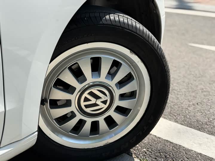 Volkswagen up! 2015 1.0 L move up! — фото 4