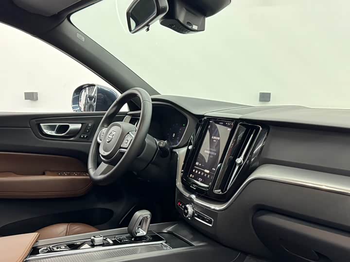 Volvo XC60 2023 B 5 4 WD — фото 11