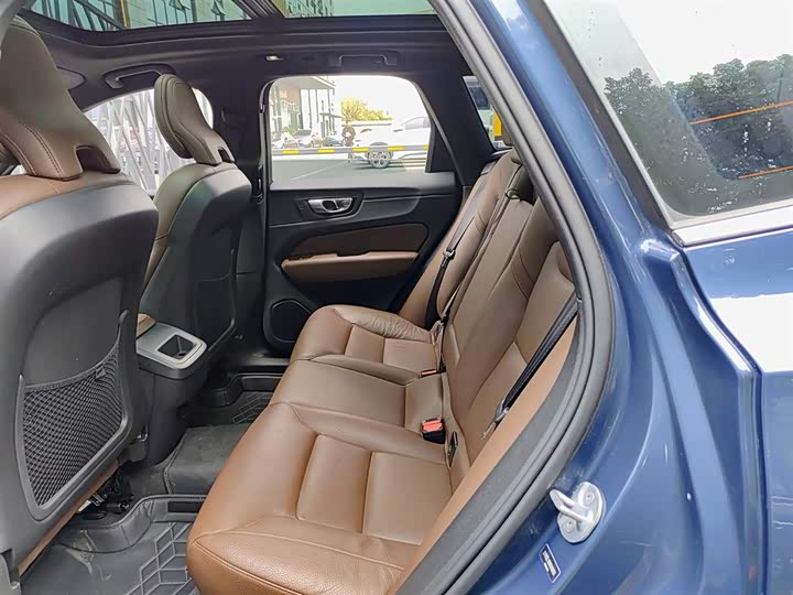 Volvo XC60 2024 B 5 4 WD — фото 8