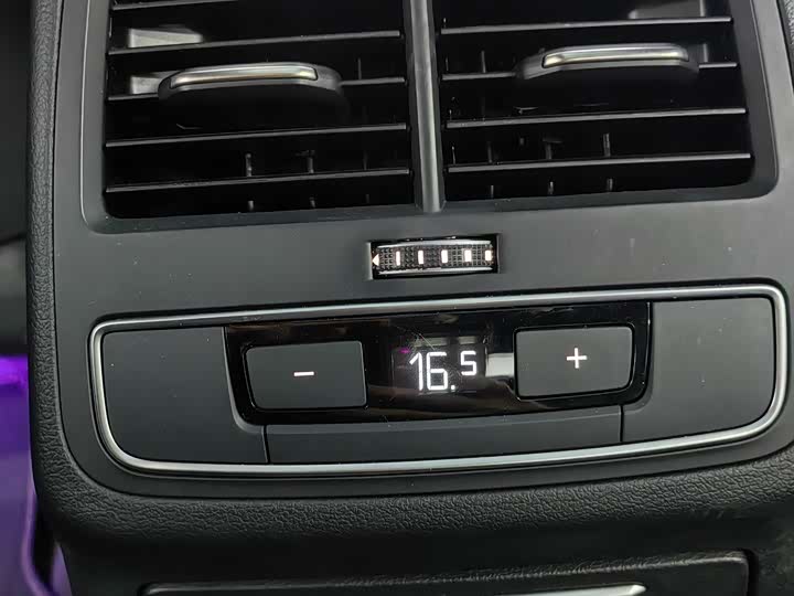 Audi A4L 2024 40 TFSI quattro RS — фото 5