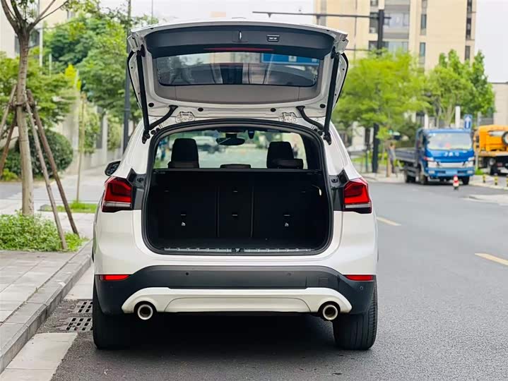 BMW X1 2022 s Drive 25 Li Leading — фото 6
