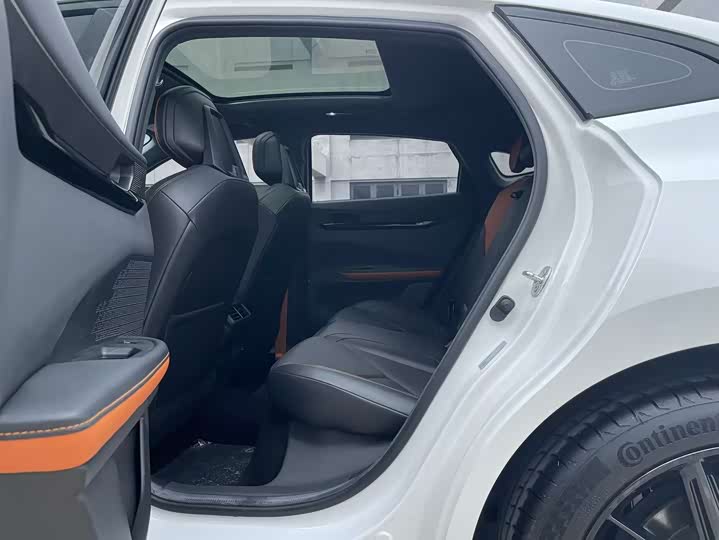 Changan UNI-V 2022 1.5 T Premium — фото 6