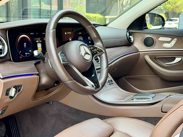 Mercedes-Benz E-Class 2022 E 300 L — фото 11