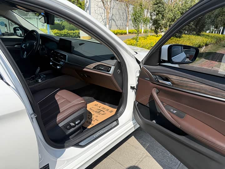 BMW 5-Series 2019 530 Li Leading — фото 42