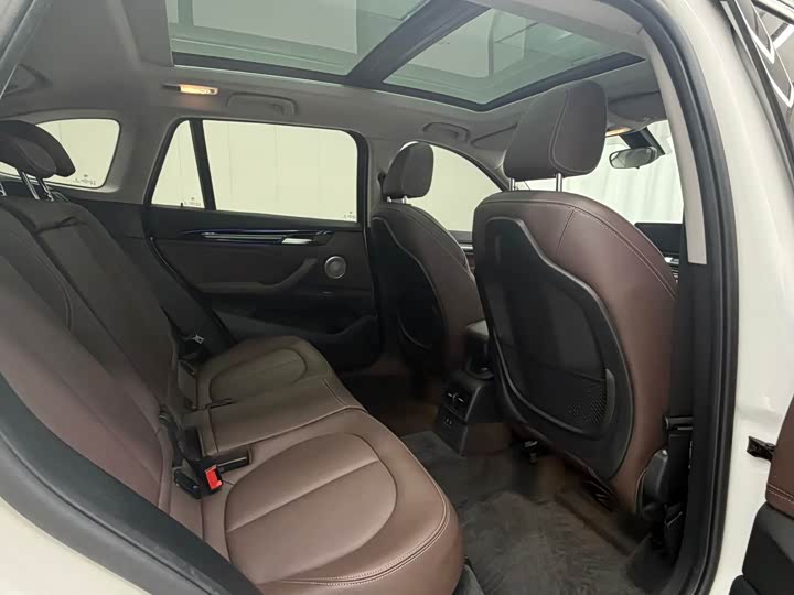 BMW X1 sDrive20Li премиум — фото 18