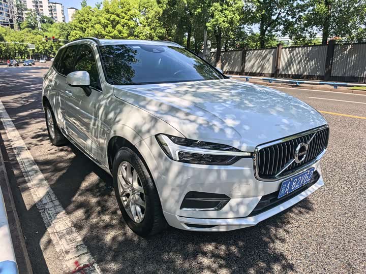Volvo XC60 T5 полный привод спорт — фото 3