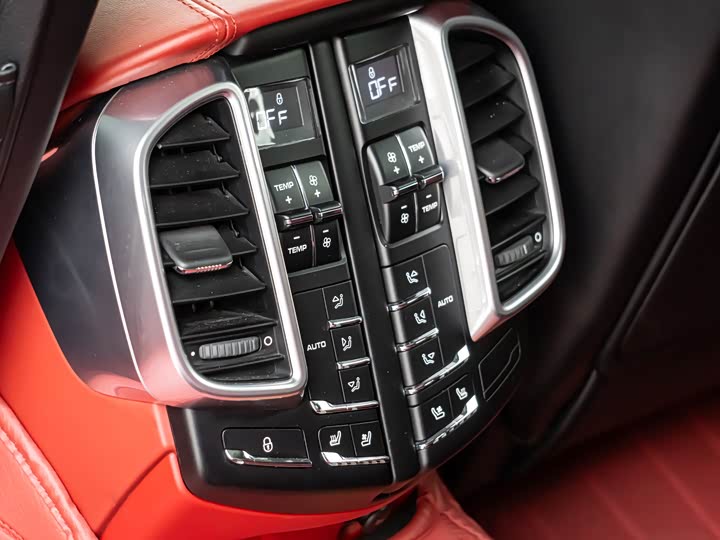 Porsche Cayenne 2016 Cayenne GTS 3.6 T — фото 14