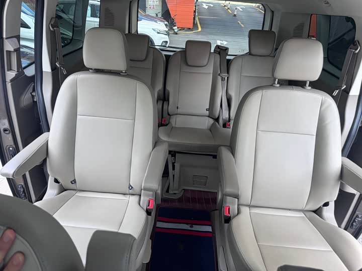 Ford Tourneo — фото 14