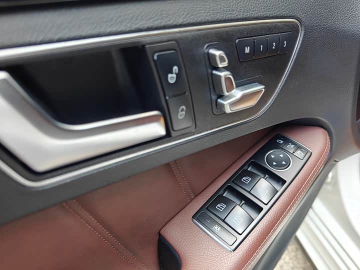 Mercedes-Benz E-Class E 320 L спорт 4MATIC — фото 10
