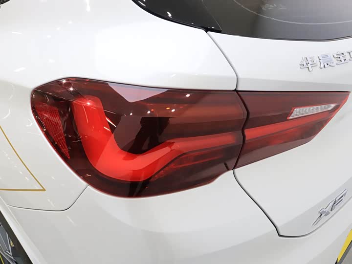 BMW X2 2023 s Drive 25i — фото 10