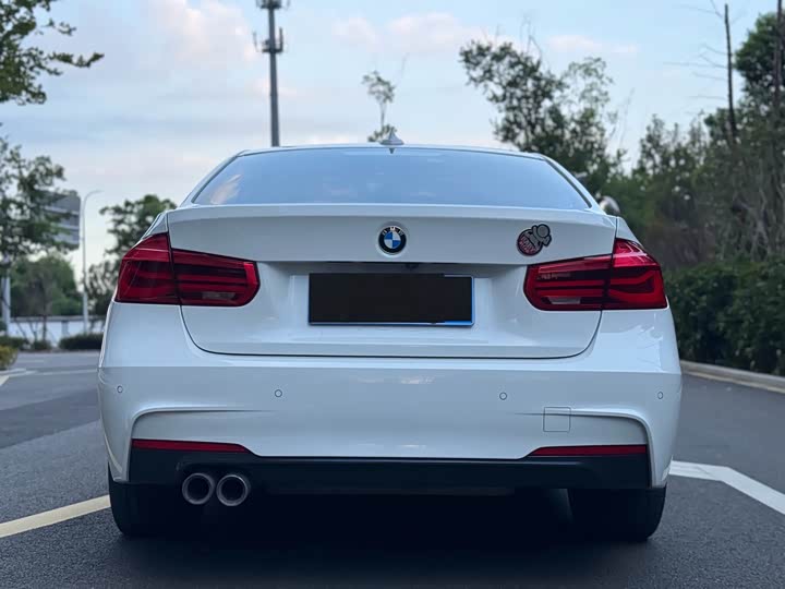 BMW 3-Series 2018 320i M — фото 11