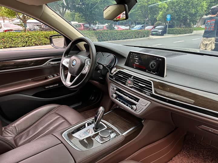 BMW 7 Series 730Li продвинутая — фото 16