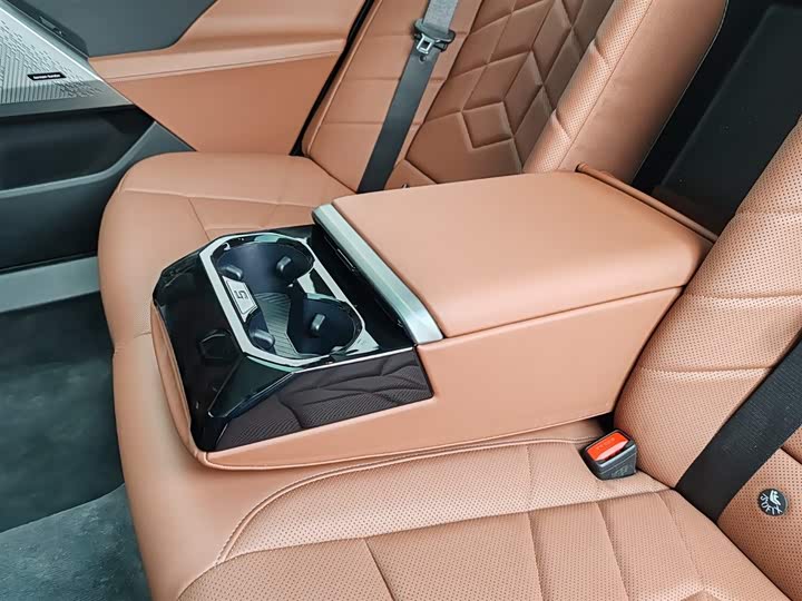 BMW 5-Series 2024 530 Li Leading — фото 18