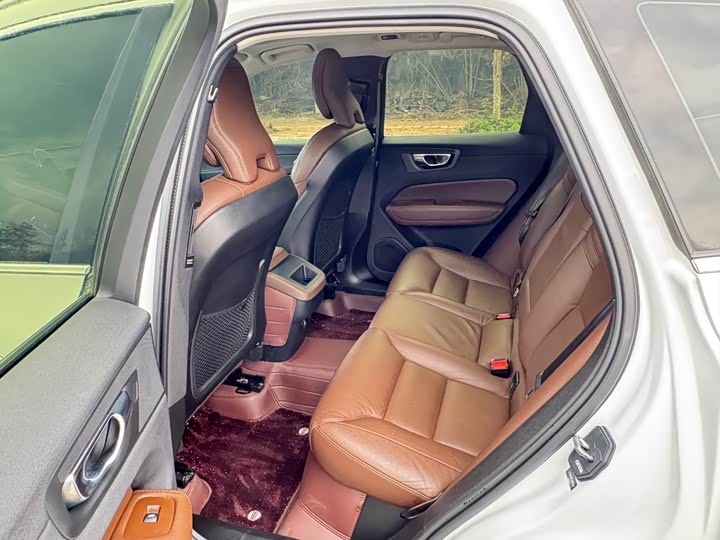 Volvo XC60 2019 T 5 4 WD VI — фото 8
