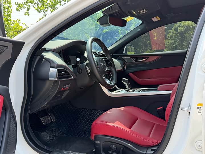 Jaguar XEL 2024 2.0 T 250 PS R-DYNAMIC S — фото 7