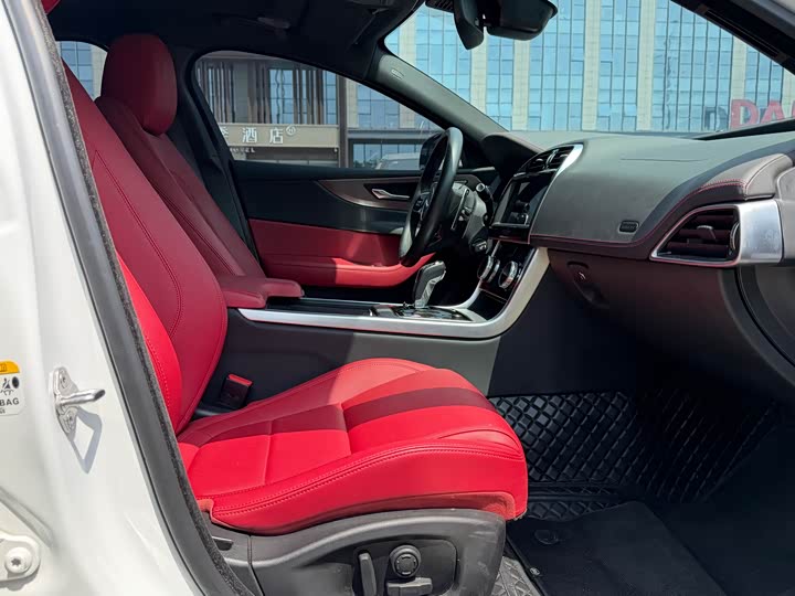 Jaguar XEL 2024 2.0 T 250 PS R-DYNAMIC S — фото 13