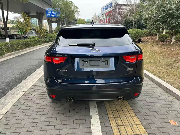 Jaguar F-PACE 2018 2.0 T 4 WD — фото 5