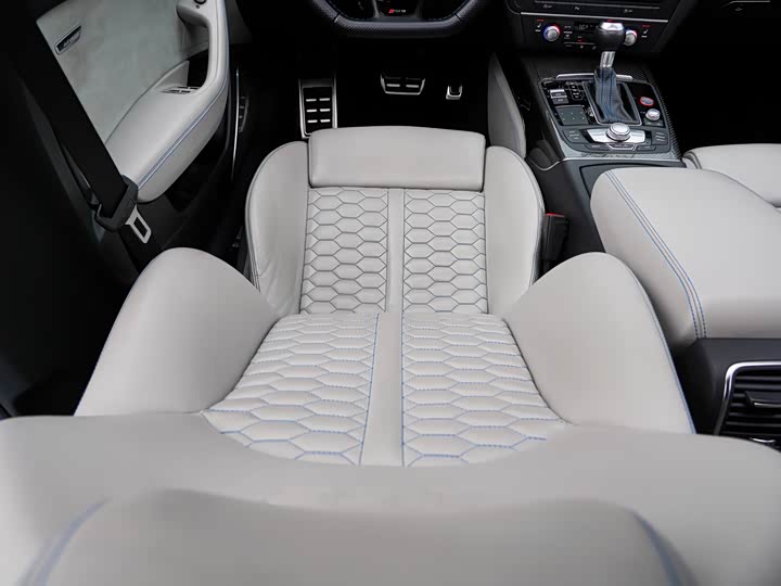 Audi RS6 2018 RS 6 4.0 T Avant — фото 20