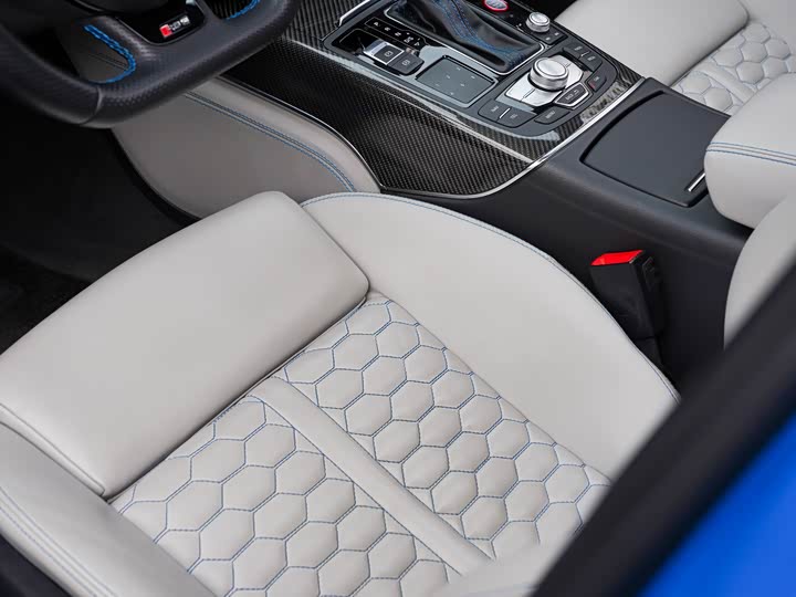 Audi RS6 2018 RS 6 4.0 T Avant — фото 23