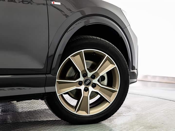 Audi Q2L 2024 35 TFSI — фото 20