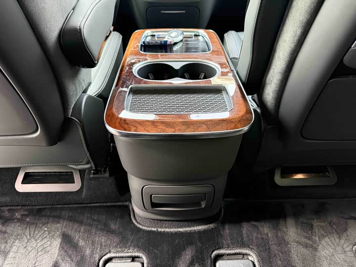 Hongqi HQ9 PHEV 2024 2.0 T 4 WD — фото 20
