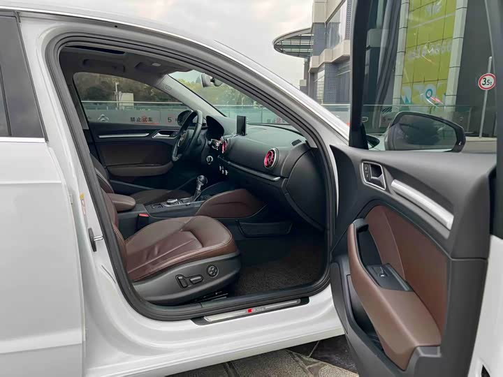 Audi A3 2015 Sportback 40 TFSI ATComfort — фото 12