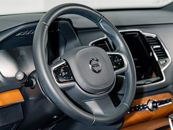 Volvo XC90 2022 B 6 7 — фото 10