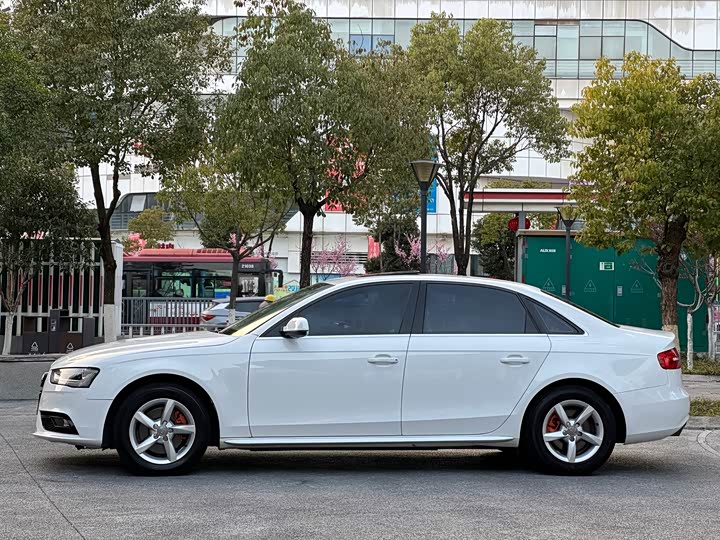 Audi A4L 35 TFSI автомат стандарт — фото 4