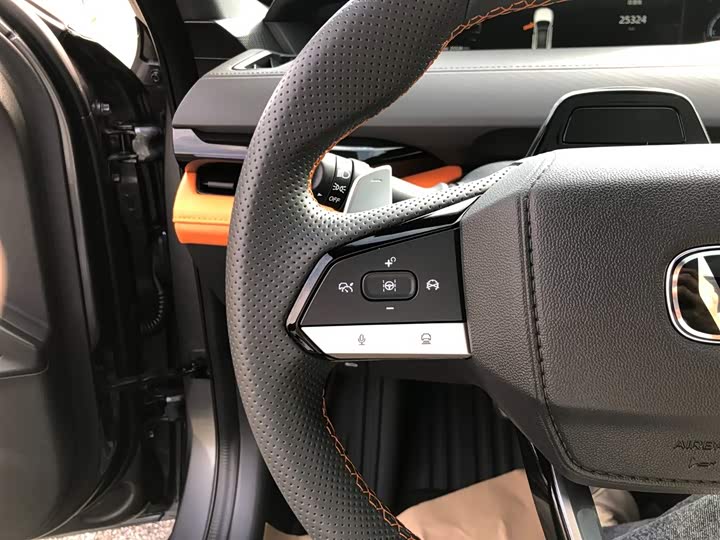 Changan UNI-V 2023 1.5 T — фото 22