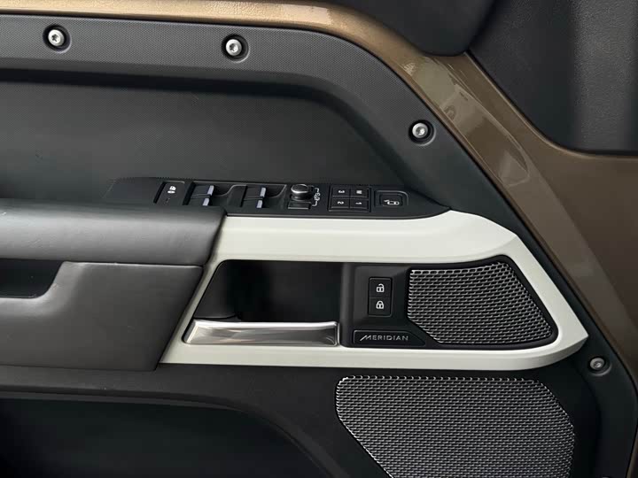 Land Rover Defender — фото 13